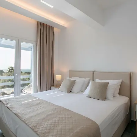 Villa Cedar Forest Oceanfront Villa, 4br Private Pool - Naxos Aliko Beach